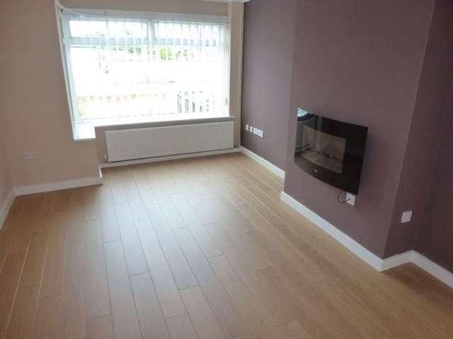  Image of 3 Bedroom Semi-Detached to rent at Dunbeath Avenue  Prescot, L35 0QH