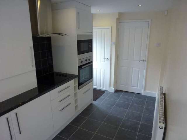  Image of 3 Bedroom Semi-Detached to rent at Dunbeath Avenue  Prescot, L35 0QH