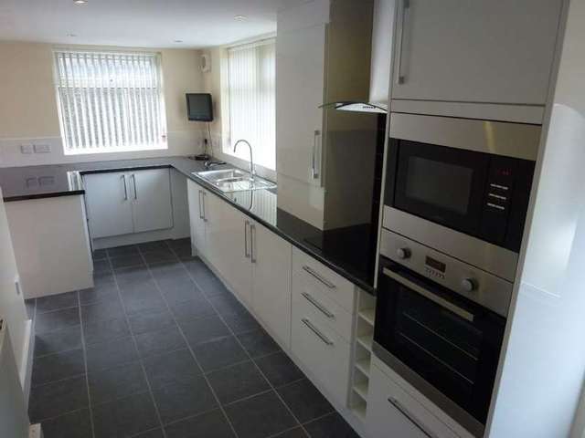  Image of 3 Bedroom Semi-Detached to rent at Dunbeath Avenue  Prescot, L35 0QH