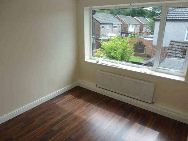  Image of 3 Bedroom Semi-Detached to rent at Dunbeath Avenue  Prescot, L35 0QH