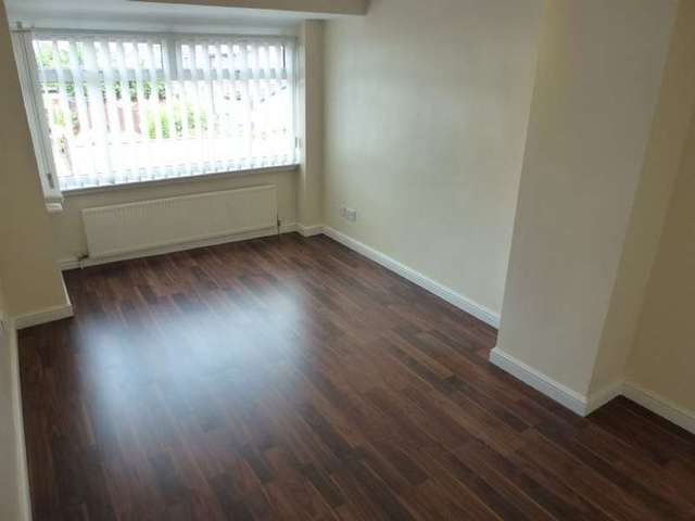  Image of 3 Bedroom Semi-Detached to rent at Dunbeath Avenue  Prescot, L35 0QH