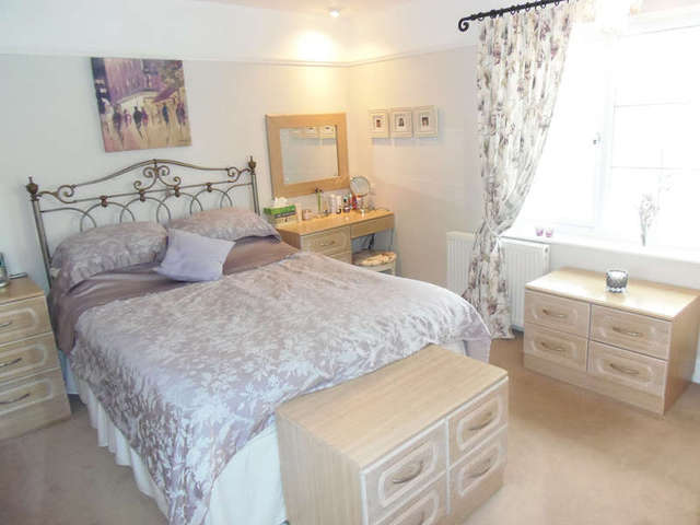 Image of 4 Bedroom Detached for sale at Yelverton Devon, PL20 6AX