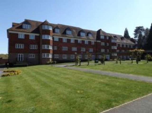  Image of 2 Bedroom Flat for sale at Elizabeth Drive Banstead Banstead, SM7 2FE