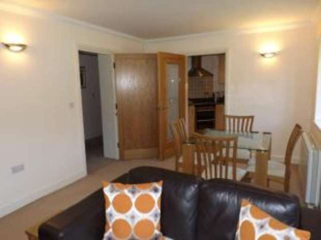  Image of 2 Bedroom Flat for sale at Elizabeth Drive Banstead Banstead, SM7 2FE