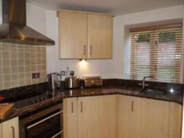  Image of 2 Bedroom Flat for sale at Elizabeth Drive Banstead Banstead, SM7 2FE