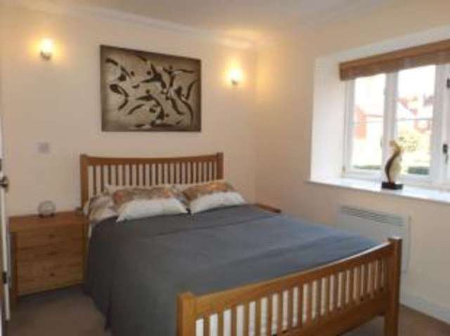  Image of 2 Bedroom Flat for sale at Elizabeth Drive Banstead Banstead, SM7 2FE