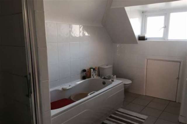  Image of 4 Bedroom Detached to rent at Birmingham, B17 8PU