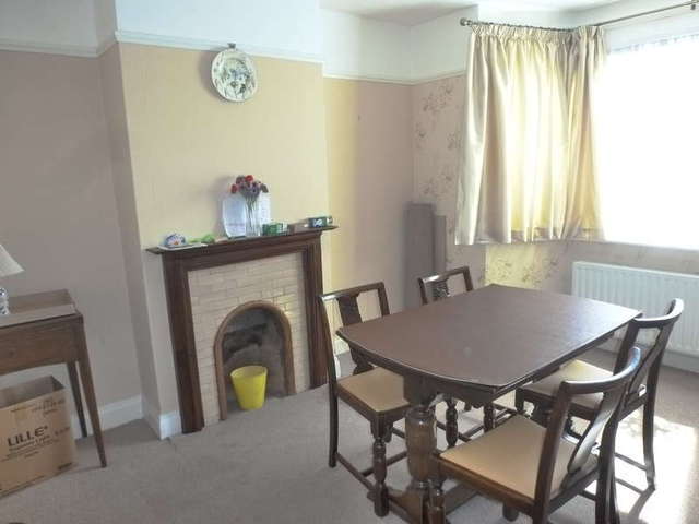  Image of 3 Bedroom Semi-Detached for sale at South Croydon Selsdon, CR2 8DA