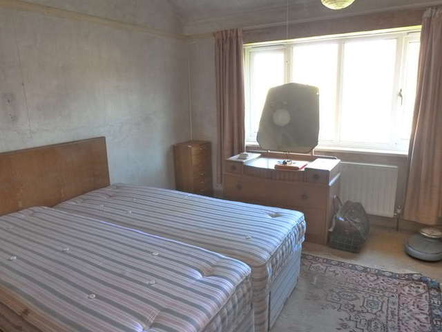  Image of 3 Bedroom Semi-Detached for sale at South Croydon Selsdon, CR2 8DA