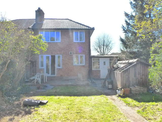  Image of 3 Bedroom Semi-Detached for sale at South Croydon Selsdon, CR2 8DA