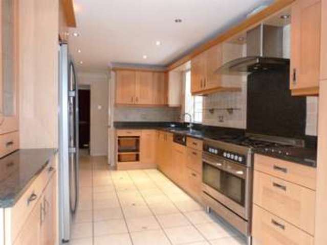  Image of 4 Bedroom Detached for sale at Warfield Easthampstead, RG12 2PL