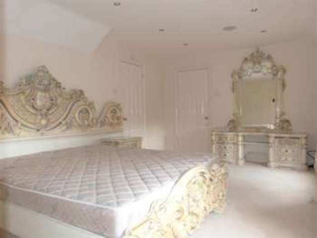  Image of 4 Bedroom Detached for sale at Warfield Easthampstead, RG12 2PL