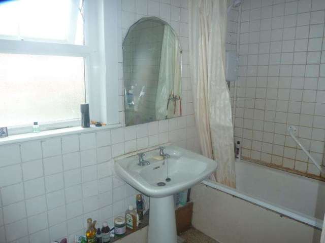  Image of 5 Bedroom Detached for sale at Leeds, LS7 4EN