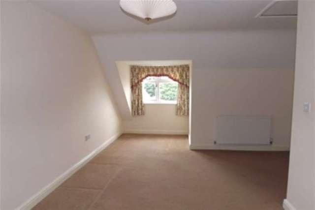  Image of 4 Bedroom Detached to rent at Wolverhampton, WV1 4AY