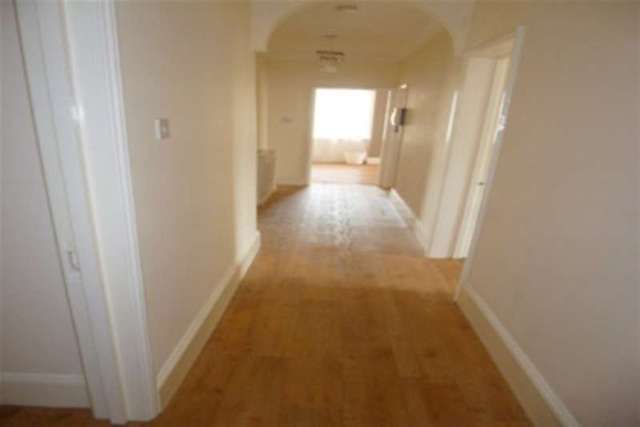 Image of 3 Bedroom Flat to rent at Ramsgate, CT11 8QD