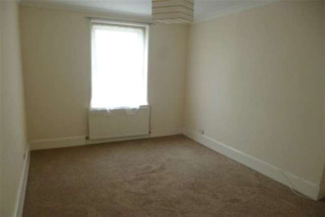  Image of 3 Bedroom Flat to rent at Ramsgate, CT11 8QD