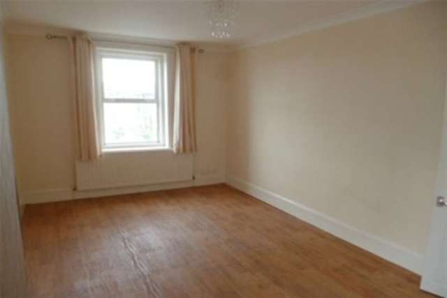  Image of 3 Bedroom Flat to rent at Ramsgate, CT11 8QD