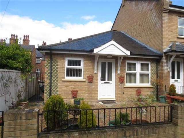  Image of 2 Bedroom Bungalow for sale at Scarborough, YO11 2QQ