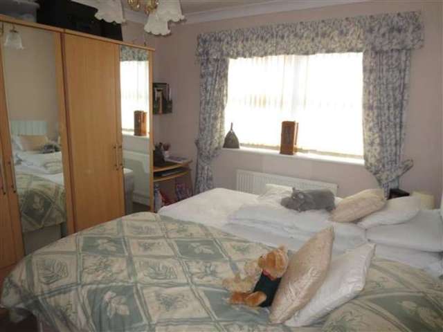  Image of 2 Bedroom Bungalow for sale at Scarborough, YO11 2QQ
