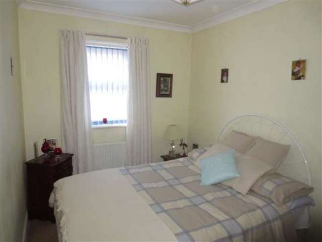  Image of 2 Bedroom Bungalow for sale at Scarborough, YO11 2QQ