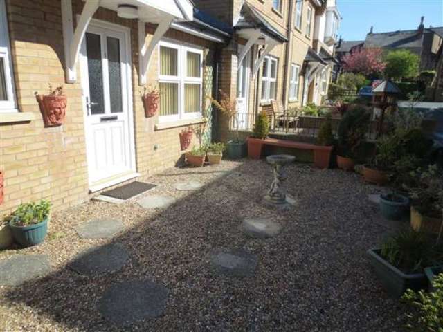  Image of 2 Bedroom Bungalow for sale at Scarborough, YO11 2QQ
