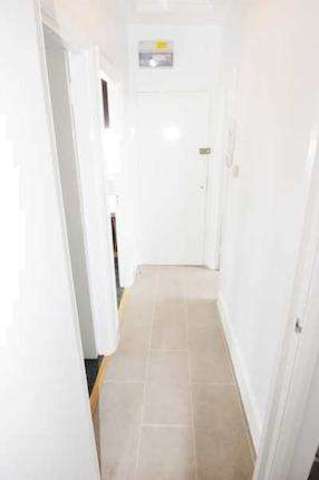  Image of 1 Bedroom Flat to rent at London WC1V 6RD Holborn, WC1V 6RD