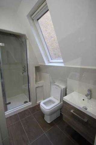  Image of 1 Bedroom Flat to rent at London WC1V 6RD Holborn, WC1V 6RD