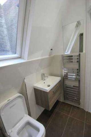  Image of 1 Bedroom Flat to rent at London WC1V 6RD Holborn, WC1V 6RD