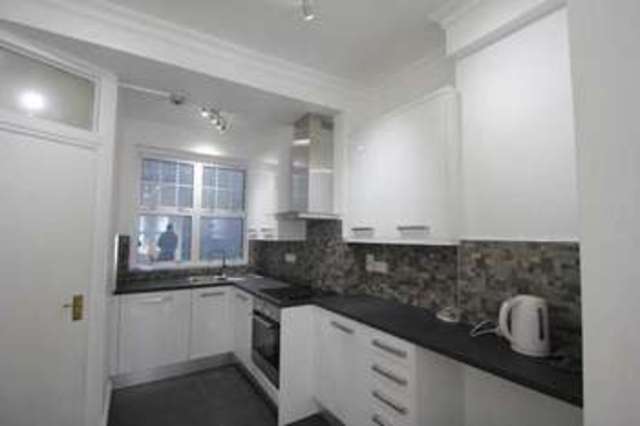  Image of 1 Bedroom Flat to rent at London WC1V 6RD Holborn, WC1V 6RD