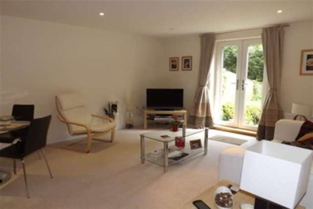  Image of 2 Bedroom Flat to rent at Horsham, RH13 5DW