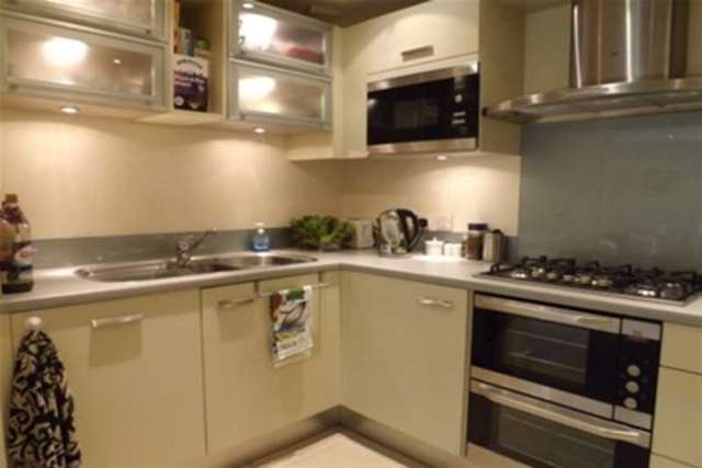  Image of 2 Bedroom Flat to rent at Horsham, RH13 5DW