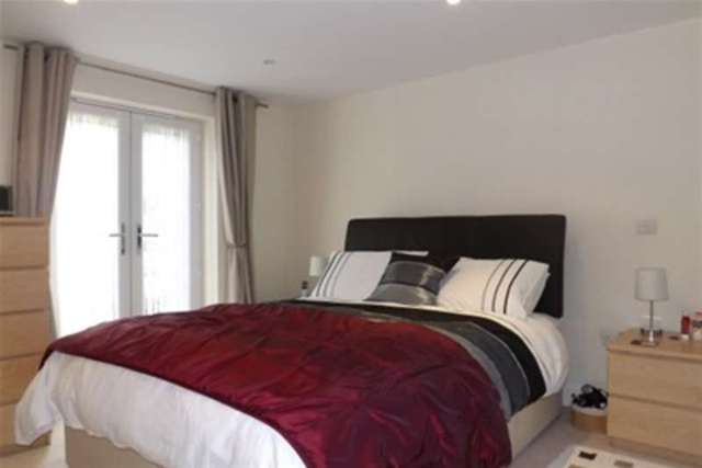  Image of 2 Bedroom Flat to rent at Horsham, RH13 5DW