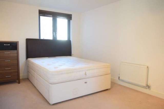  Image of 2 Bedroom Apartment to rent at Bramley Crescent  Ilford, IG2 6NU