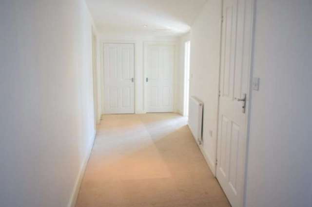  Image of 2 Bedroom Apartment to rent at Bramley Crescent  Ilford, IG2 6NU