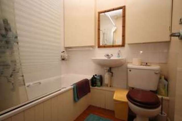  Image of 2 Bedroom Terraced for sale at Rutters Close  Kidlington, OX5 1SN