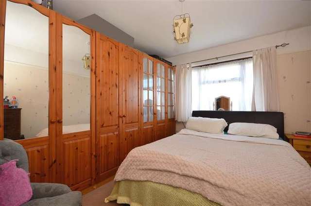 Image of 2 Bedroom Detached for sale at Shoreham-By-Sea West Sussex Shoreham-By-Sea, BN43 6LP