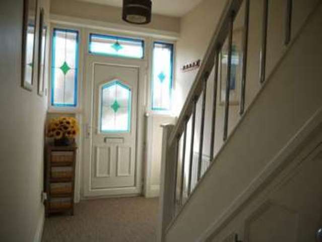  Image of 3 Bedroom Semi-Detached to rent at Leamington Drive Idle Bradford, BD10 9ST
