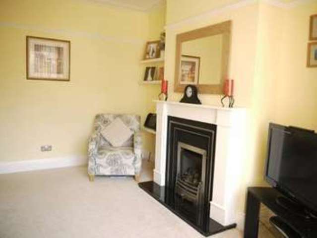  Image of 3 Bedroom Semi-Detached to rent at Leamington Drive Idle Bradford, BD10 9ST