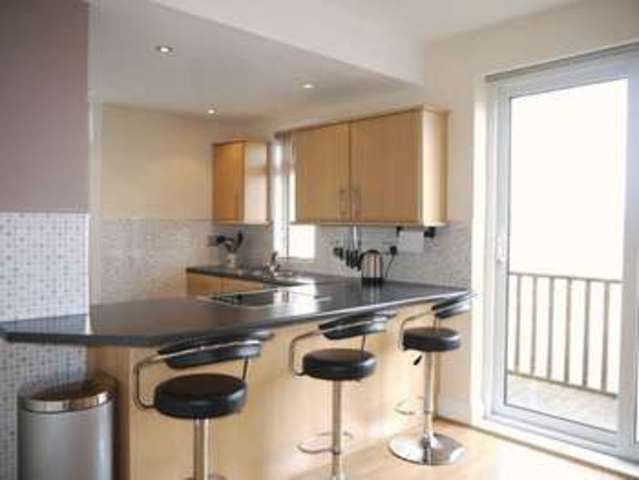  Image of 3 Bedroom Semi-Detached to rent at Leamington Drive Idle Bradford, BD10 9ST