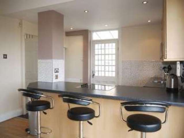  Image of 3 Bedroom Semi-Detached to rent at Leamington Drive Idle Bradford, BD10 9ST