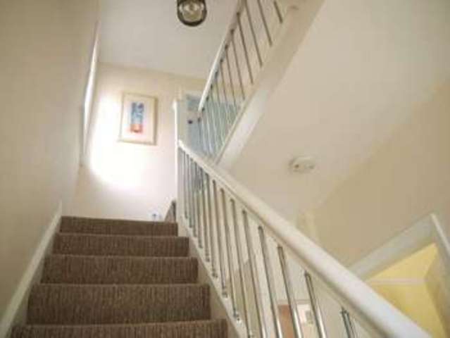  Image of 3 Bedroom Semi-Detached to rent at Leamington Drive Idle Bradford, BD10 9ST
