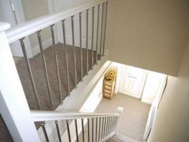  Image of 3 Bedroom Semi-Detached to rent at Leamington Drive Idle Bradford, BD10 9ST