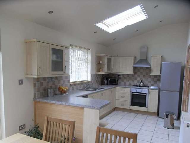  Image of 4 Bedroom Semi-Detached for sale at Leeside  Barnet, EN5 2PD