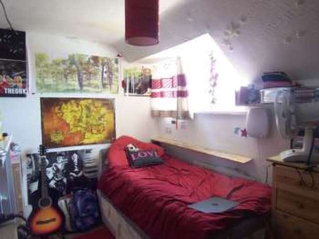  Image of 3 Bedroom Terraced for sale at Loundyes Close  Thatcham, RG18 3EA