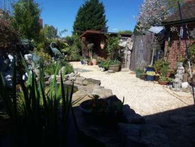  Image of 3 Bedroom Terraced for sale at Loundyes Close  Thatcham, RG18 3EA