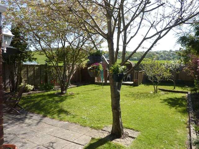  Image of 3 Bedroom Detached for sale at Kensworth Common, LU6 3LP