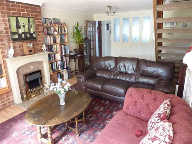  Image of 3 Bedroom Detached for sale at Kensworth Common, LU6 3LP
