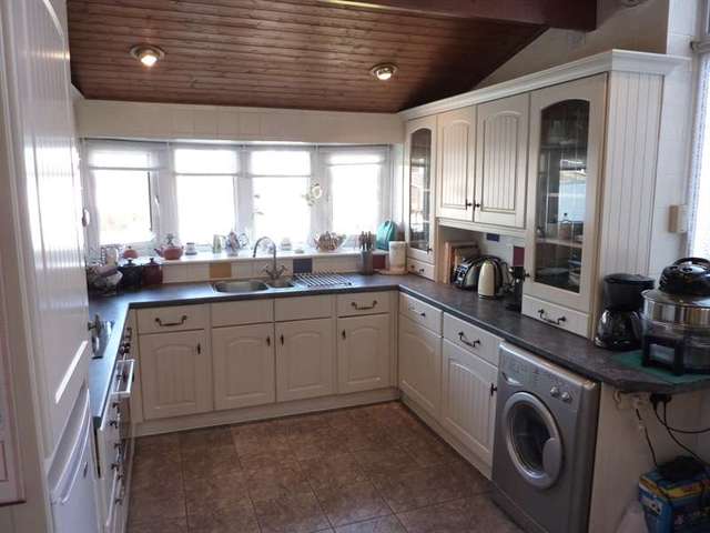  Image of 3 Bedroom Detached for sale at Kensworth Common, LU6 3LP