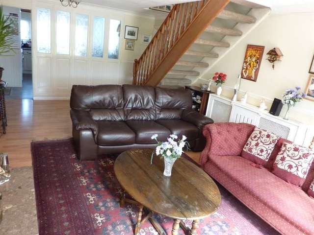  Image of 3 Bedroom Detached for sale at Kensworth Common, LU6 3LP