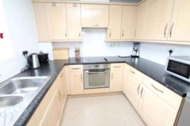  Image of 2 Bedroom Flat for sale at Croydon  Shirley, CR0 7DU